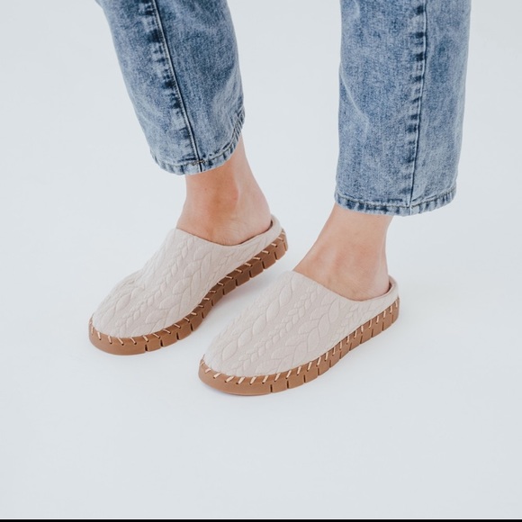 MUK LUKS FLEXI LONG ISLAND SHOE - Picture 4 of 7